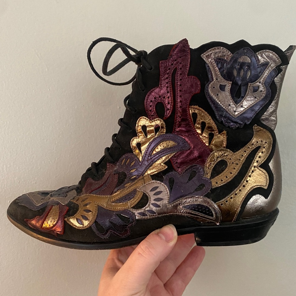 Leather and suede vintage boots with metallic details, size 7